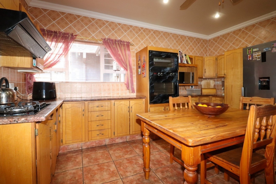 5 Bedroom Property for Sale in Wilkoppies North West